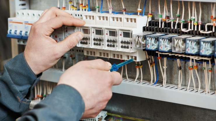 Finding the Right Electrician for Your Needs in Oak Park and Hinsdale
