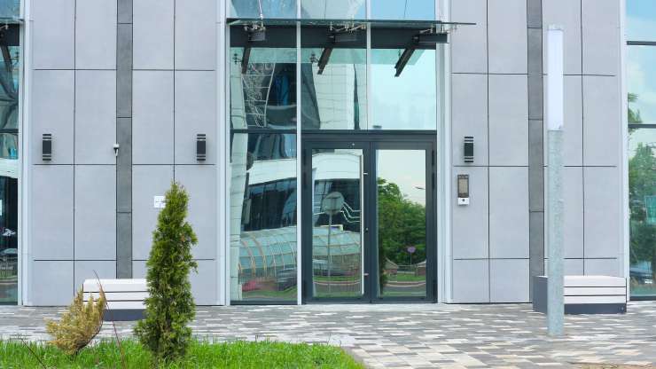Finding the Perfect Storefront Doors for Your Business in Chicago and Surrounding Areas